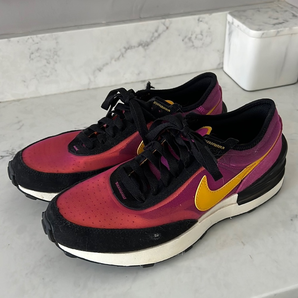 Nike Waffle Sneakers (Youth 6.5/ Womens 8)